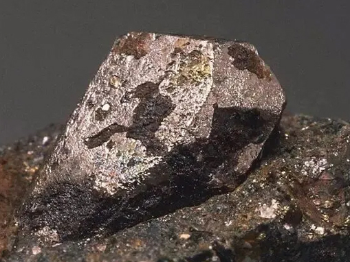 超越传统：氧化镁沉钴工艺在钴提取领域的优势解析