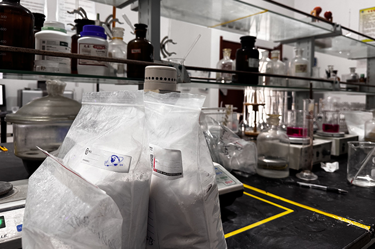 氧化镁会吸收水分和二氧化碳吗？